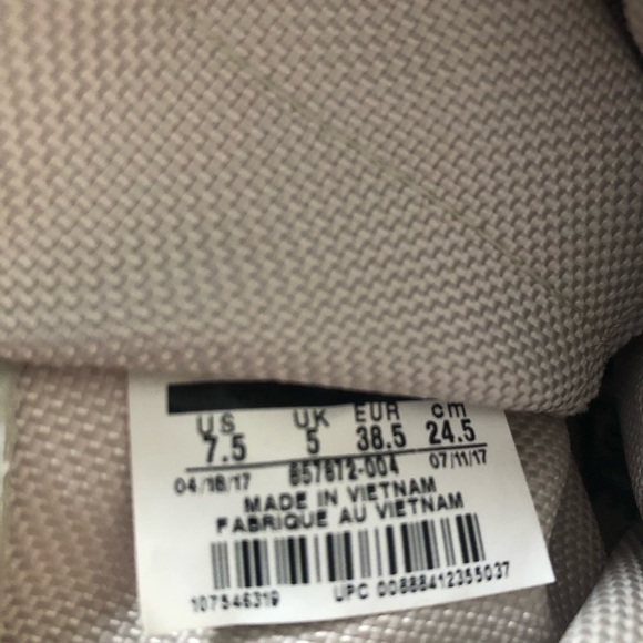 2017
Wmns SF Air Force 1 High 'Light Bone' Size 7.5 - Picture 2 of 6